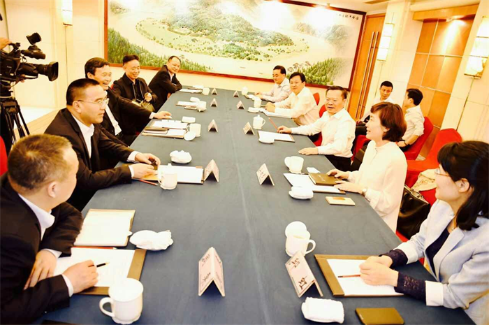 胡忠雄與中國(guó)化學(xué)工程集團(tuán)公司高層座談